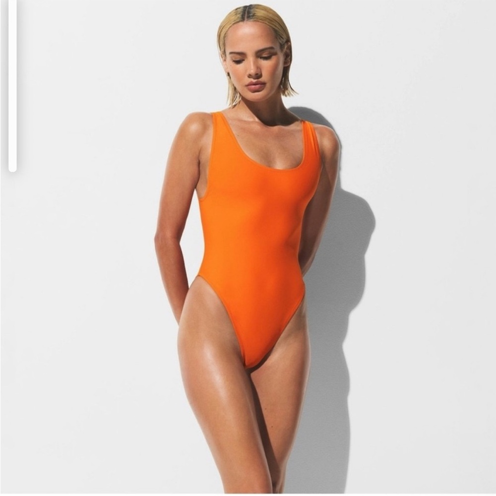 NWT SKIMS Scoopneck, one piece bathing suit new swimsuit new tangerine orange